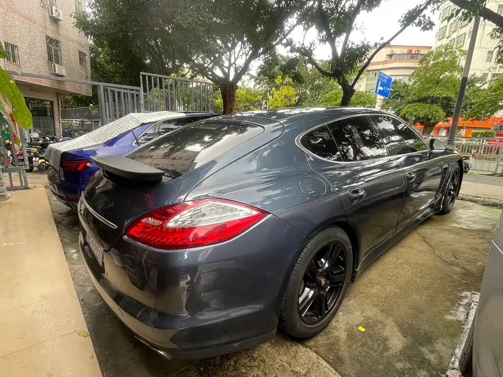 Porsche Panamera 2010 Panamera 4S 4.8L