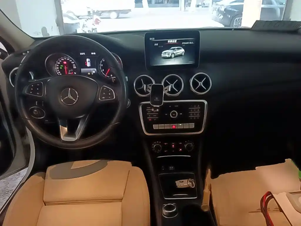 Mercedes-Benz GLA — миниатюра 10