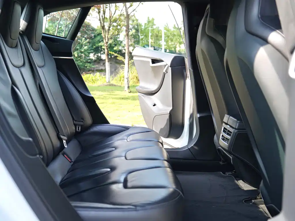 Tesla Model S — миниатюра 12