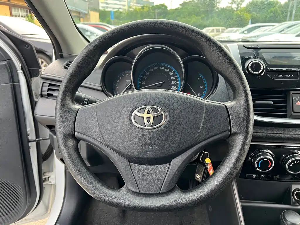 Toyota Yaris L — миниатюра 7