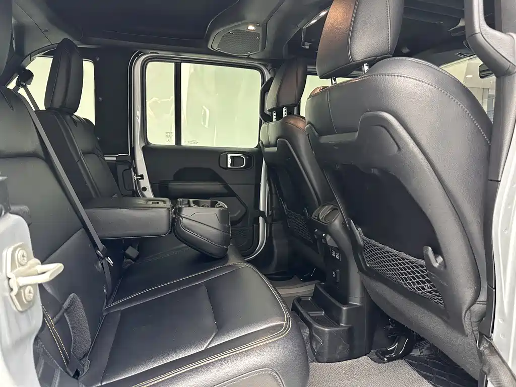 Jeep Wrangler — миниатюра 7