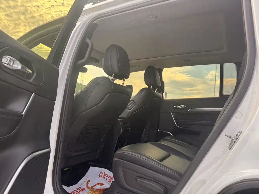 Jeep Grand Commander — миниатюра 6