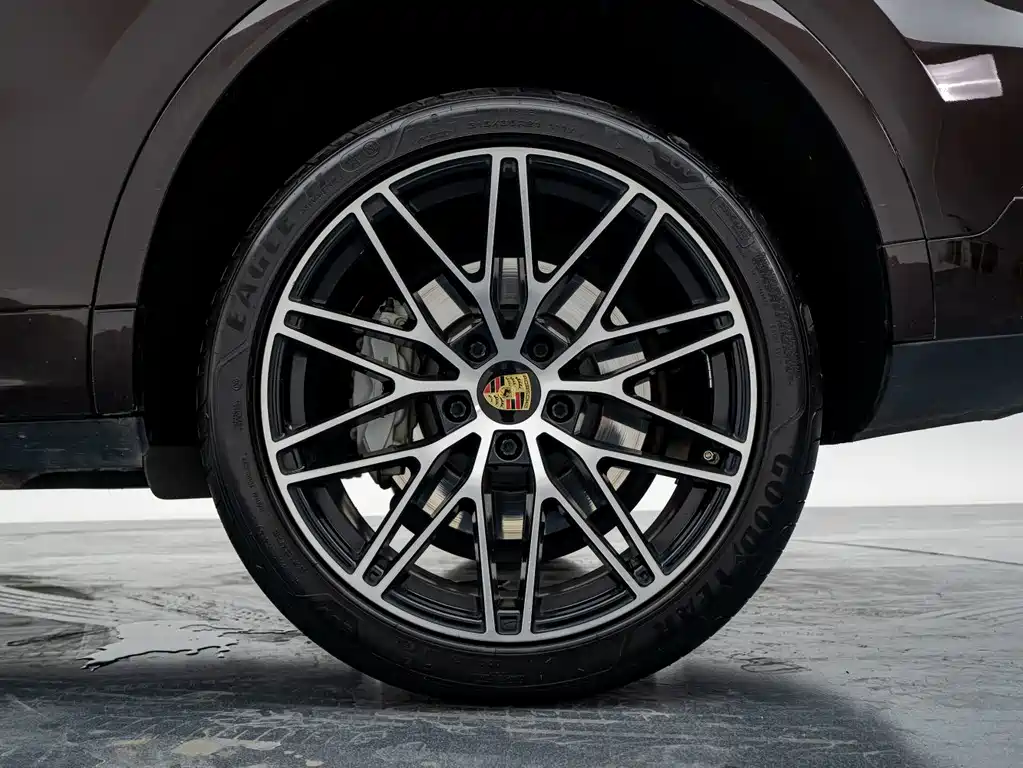 Porsche Cayenne — миниатюра 8