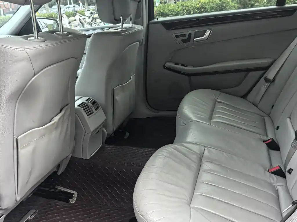 Mercedes-Benz E-Class — миниатюра 8
