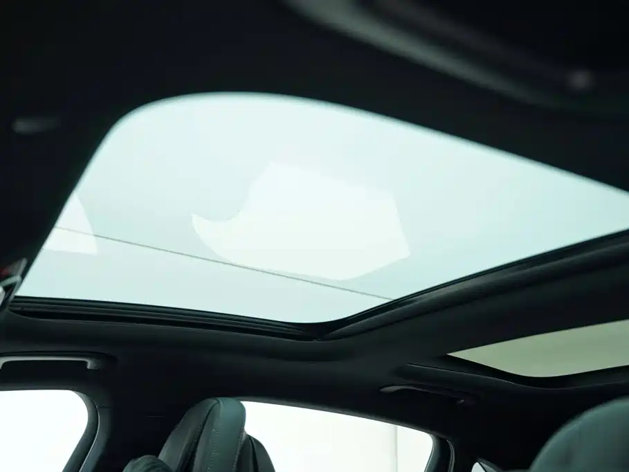 Mercedes-Benz E-Class — миниатюра 10