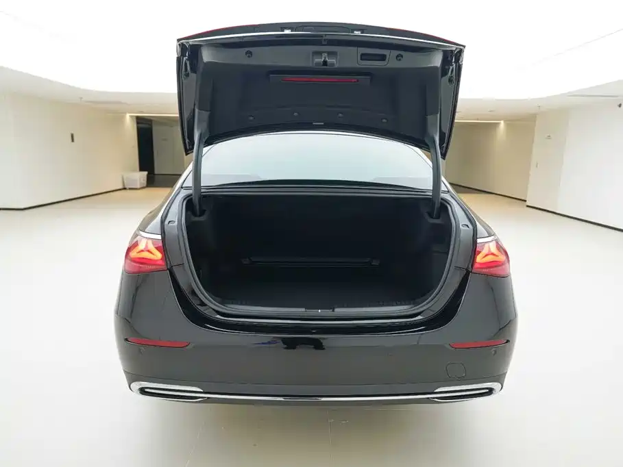 Mercedes-Benz E-Class — миниатюра 5