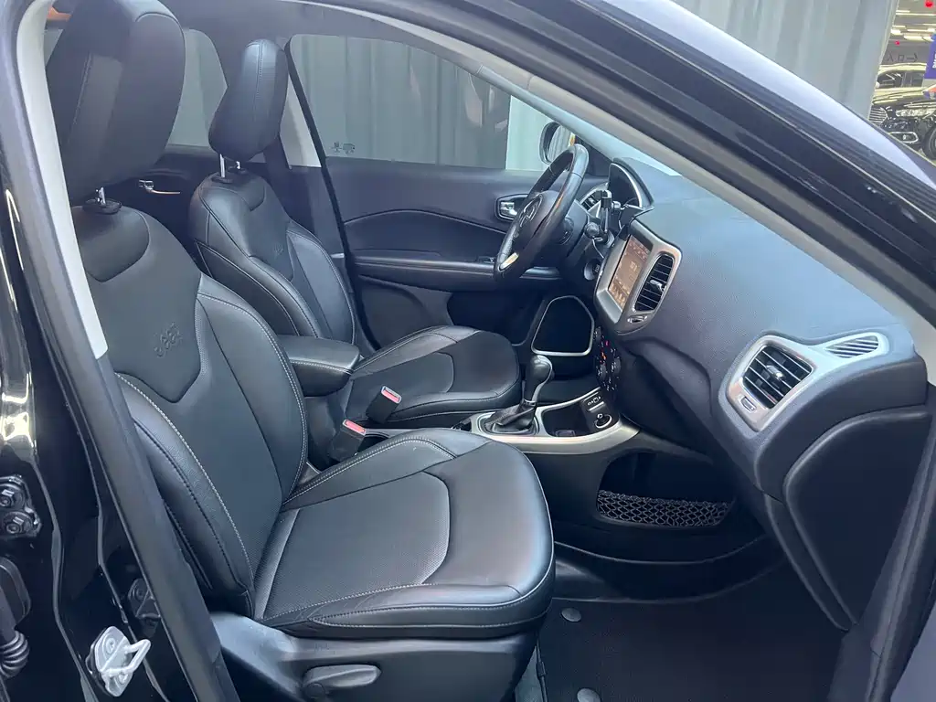 Jeep Compass — миниатюра 14