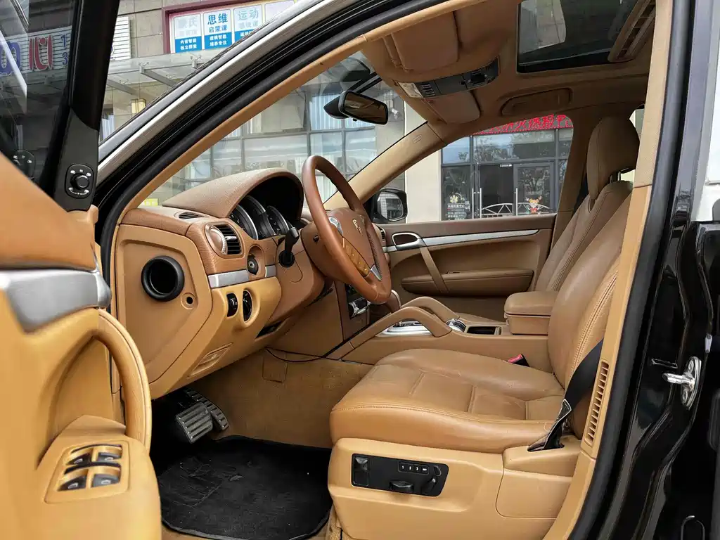 Porsche Cayenne — миниатюра 9
