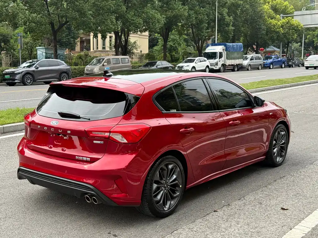 Ford Focus — миниатюра 5