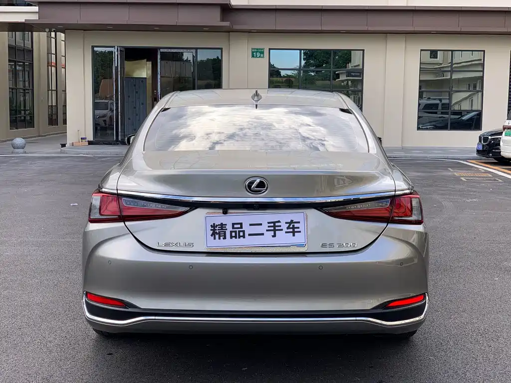 Lexus ES 2023 200