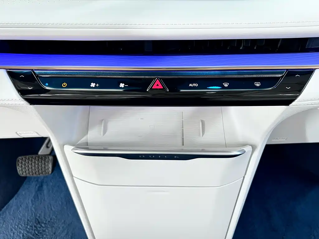 BUICK GL8 NEW ENERGY