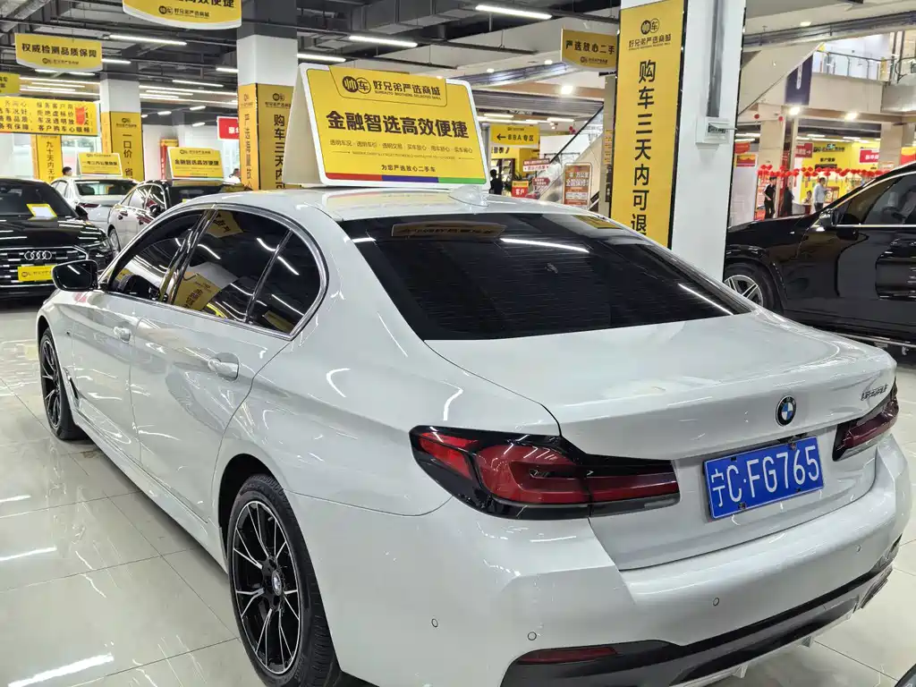 BMW 5 Series — миниатюра 13