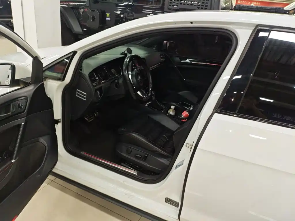 Volkswagen Golf GTI — миниатюра 7