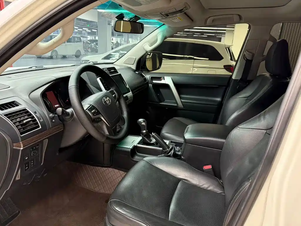 TOYOTA PRADO
