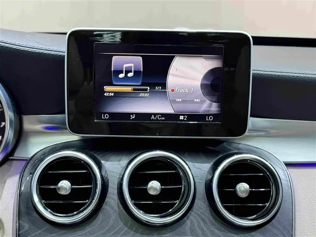Mercedes-Benz C-Class — миниатюра 12