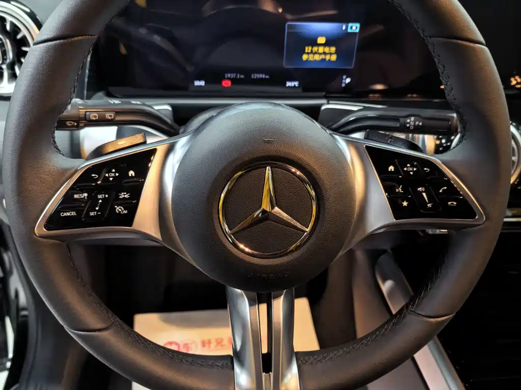 Mercedes-Benz GLB — миниатюра 8