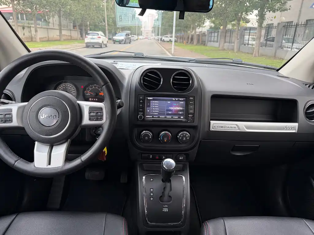 Jeep Compass (Import) — миниатюра 5