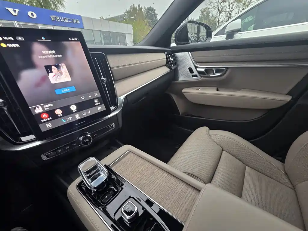 Volvo S90 PHEV — миниатюра 18