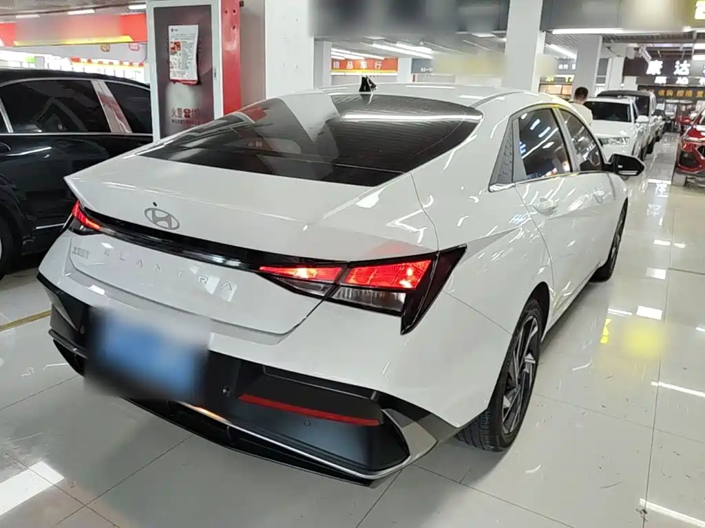 Hyundai Elantra — миниатюра 7