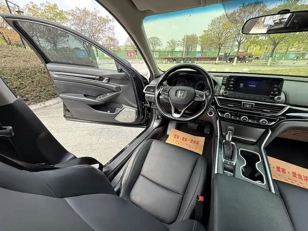 Honda Accord — миниатюра 13