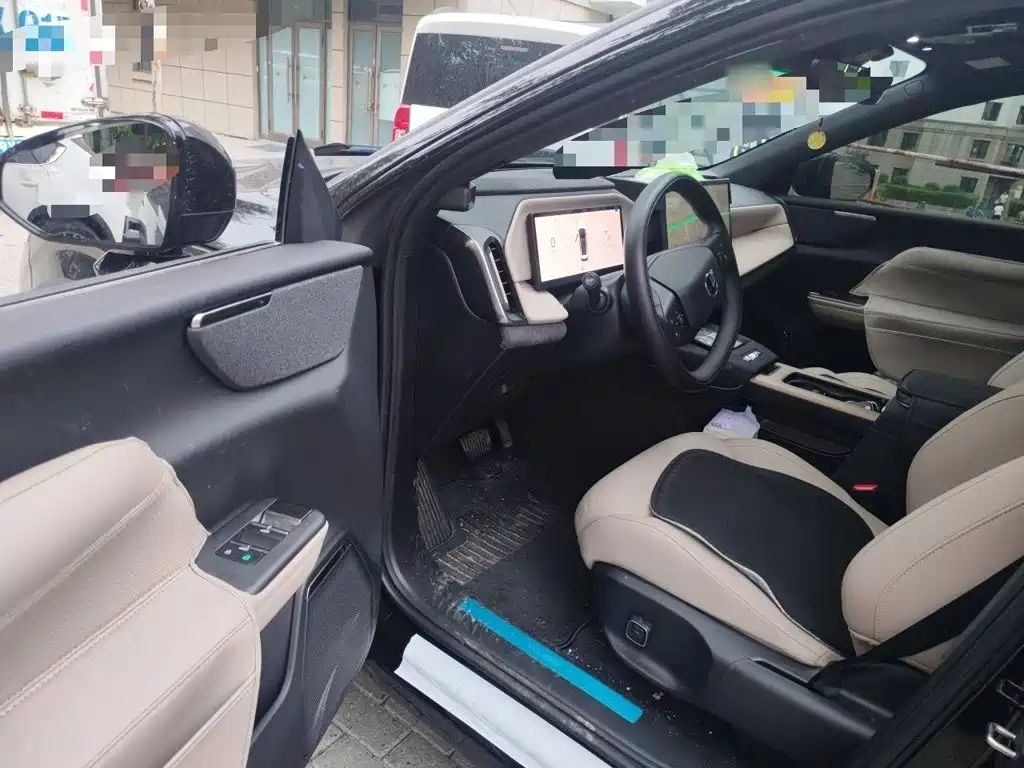 Volvo XC70 PHEV — миниатюра 17