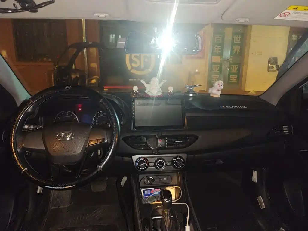 Hyundai Elantra — миниатюра 14