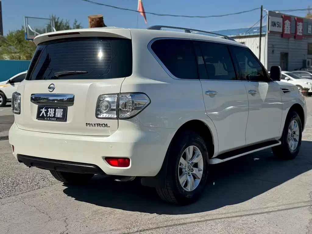 Nissan Patrol — миниатюра 9