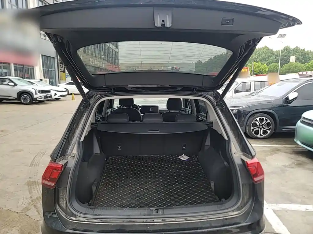 Volkswagen Tiguan L — миниатюра 19