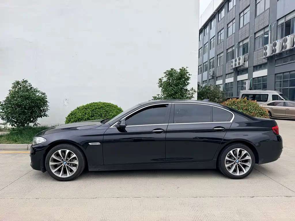 BMW 5 Series — миниатюра 3
