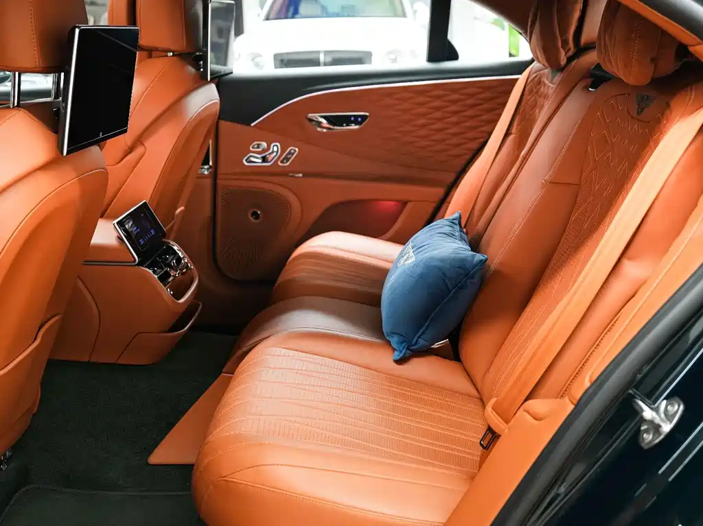 Bentley Flying Spur PHEV — миниатюра 12