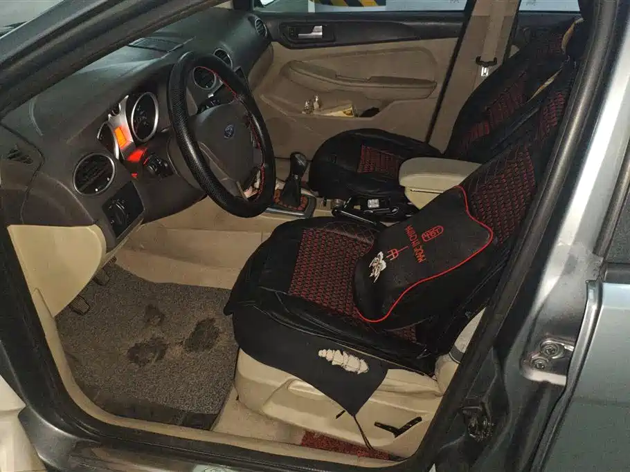Ford Focus 2011 1.8L MT Comfort