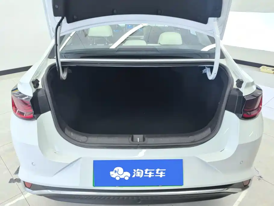 Geely Emgrand L HiP L HiP 2022 1.5TD-DHT Pro 100KM Super