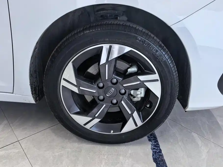 Geely Emgrand L HiP L HiP 2022 1.5TD-DHT Pro 100KM Super