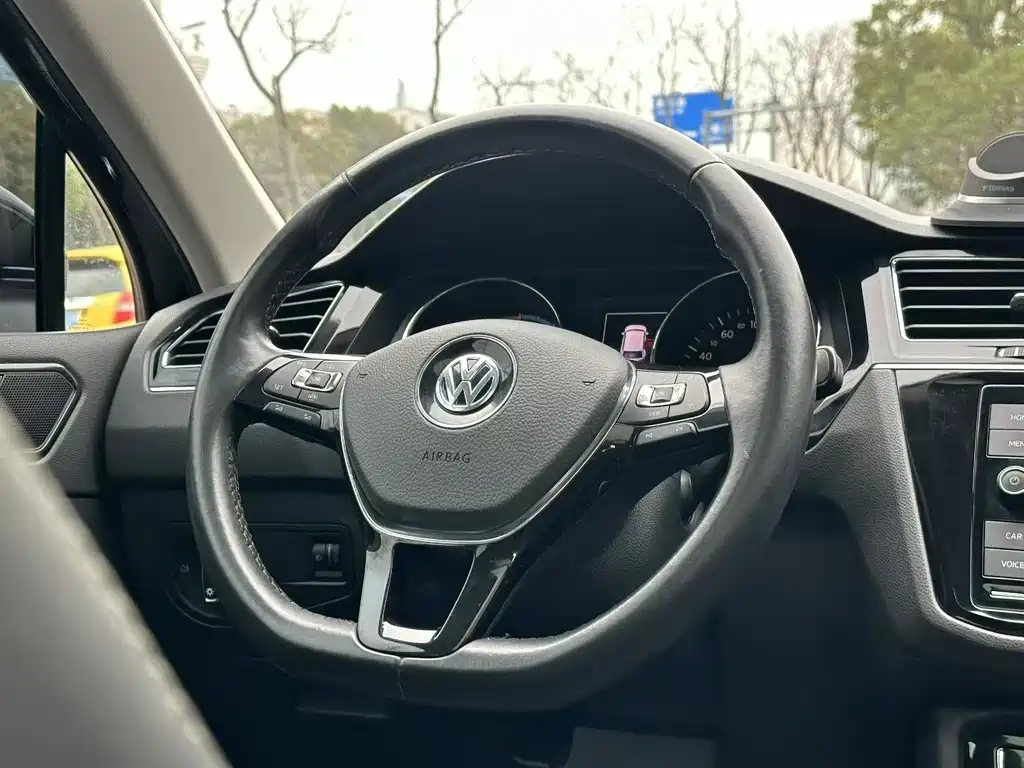 VOLKSWAGEN TIGUAN L NEW ENERGY