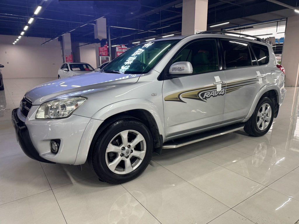 Toyota RAV4 — миниатюра 2