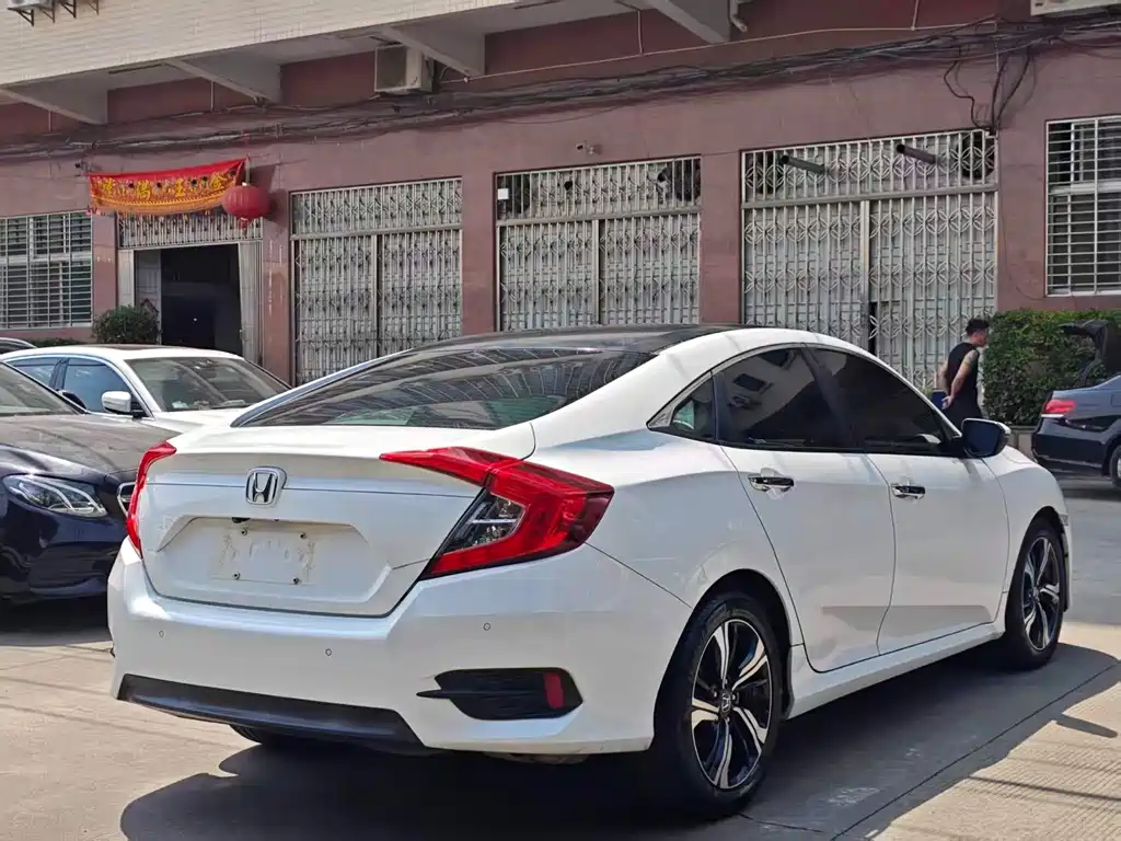 Honda Civic 2016 220TURBO CVT Luxury