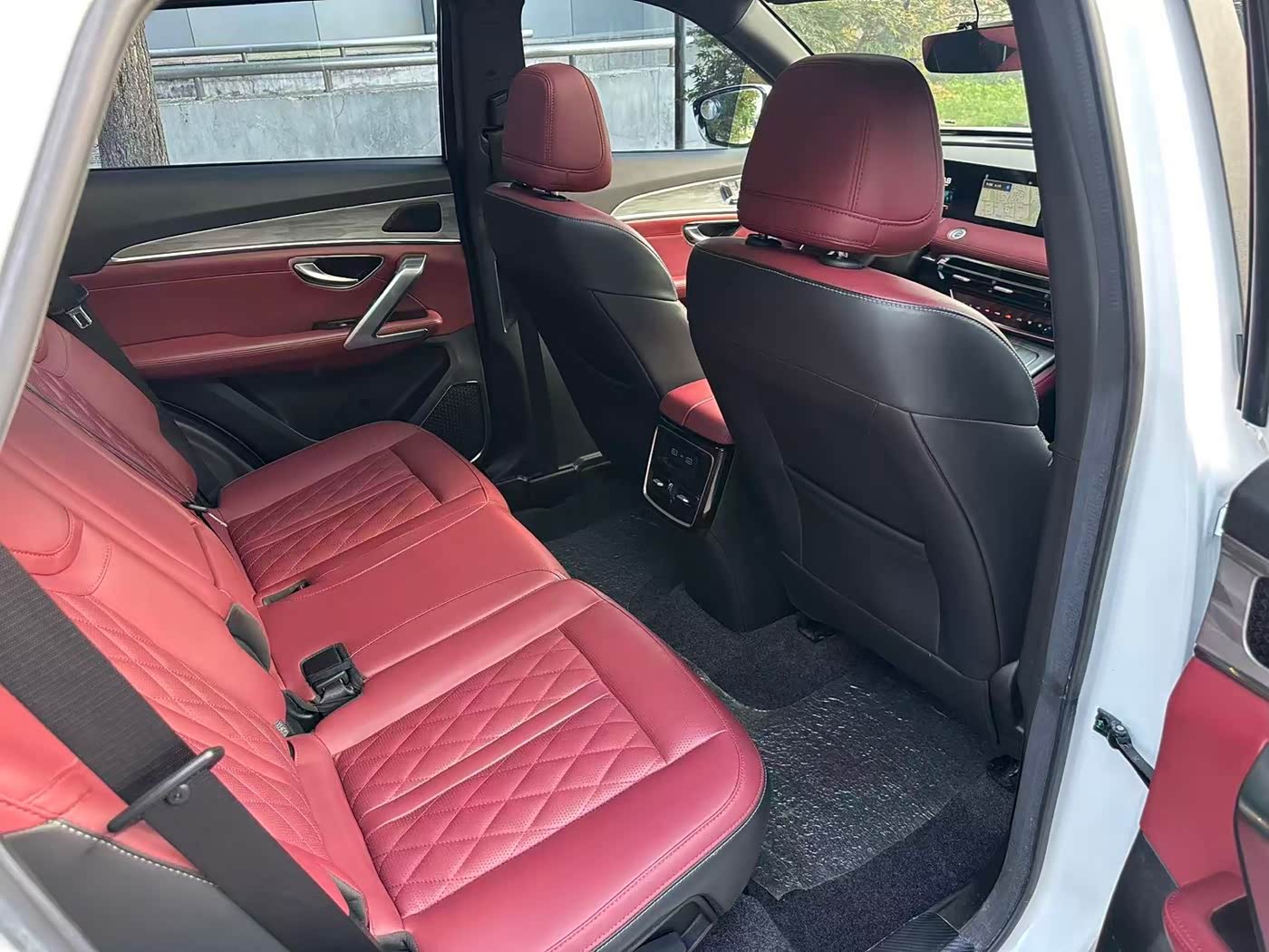 Jetour Jetour X70 PLUS 1.5 л 2023 г. Белый, пробег 24000 км