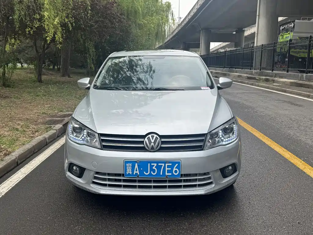 Volkswagen Jetta 2013 1.6L MT Luxury