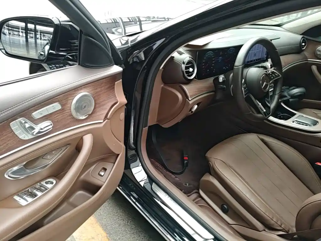 Mercedes-Benz E-Class — миниатюра 16