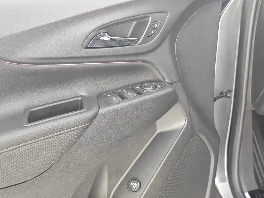 Chevrolet Equinox — миниатюра 30