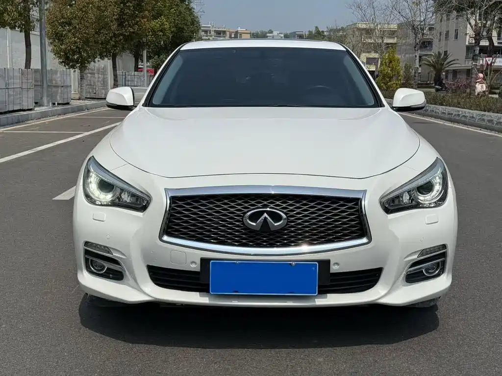 Infiniti Q50 2.0T Luxury Edition, фото 3