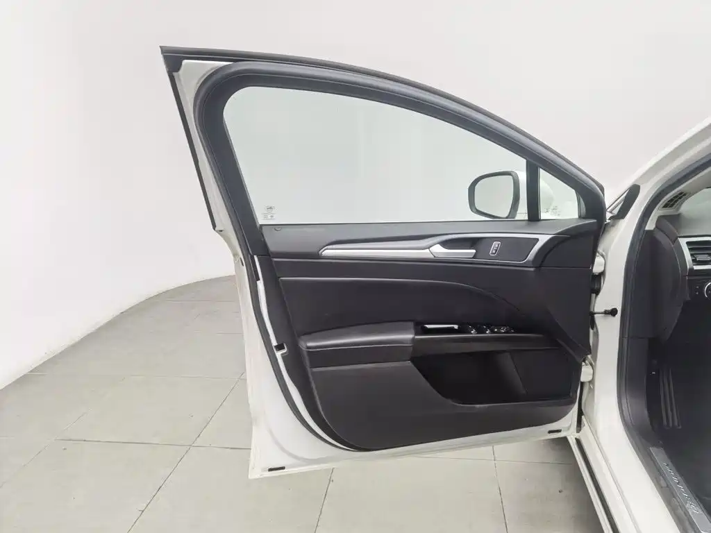 Ford Mondeo — миниатюра 8