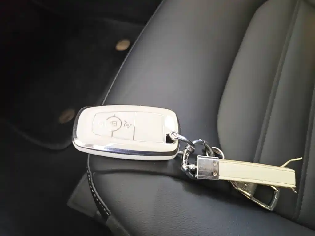 Ford Mondeo — миниатюра 9
