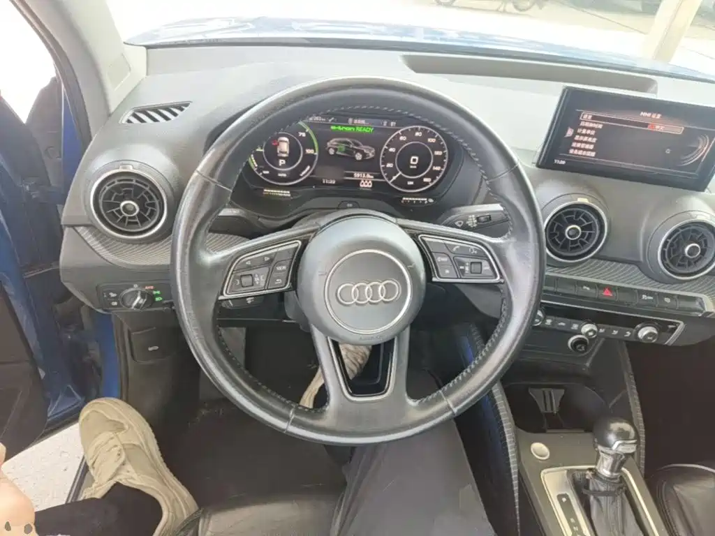 Audi Q2L e-tron — миниатюра 11