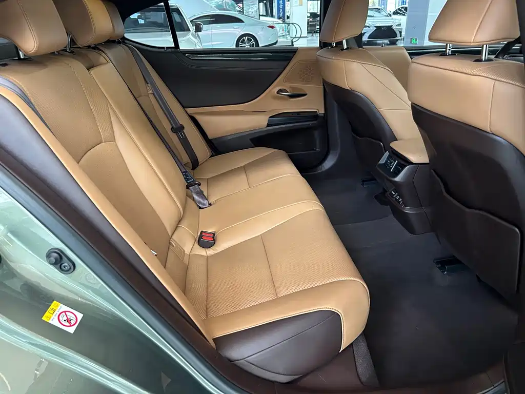 Lexus ES — миниатюра 5