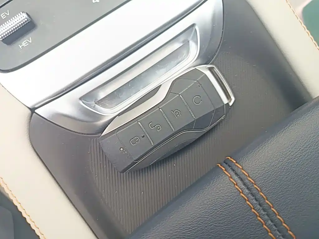 BYD PLUS New Energy — миниатюра 9