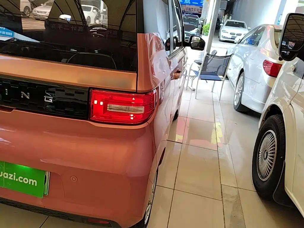 Wuling MINIEV — миниатюра 8