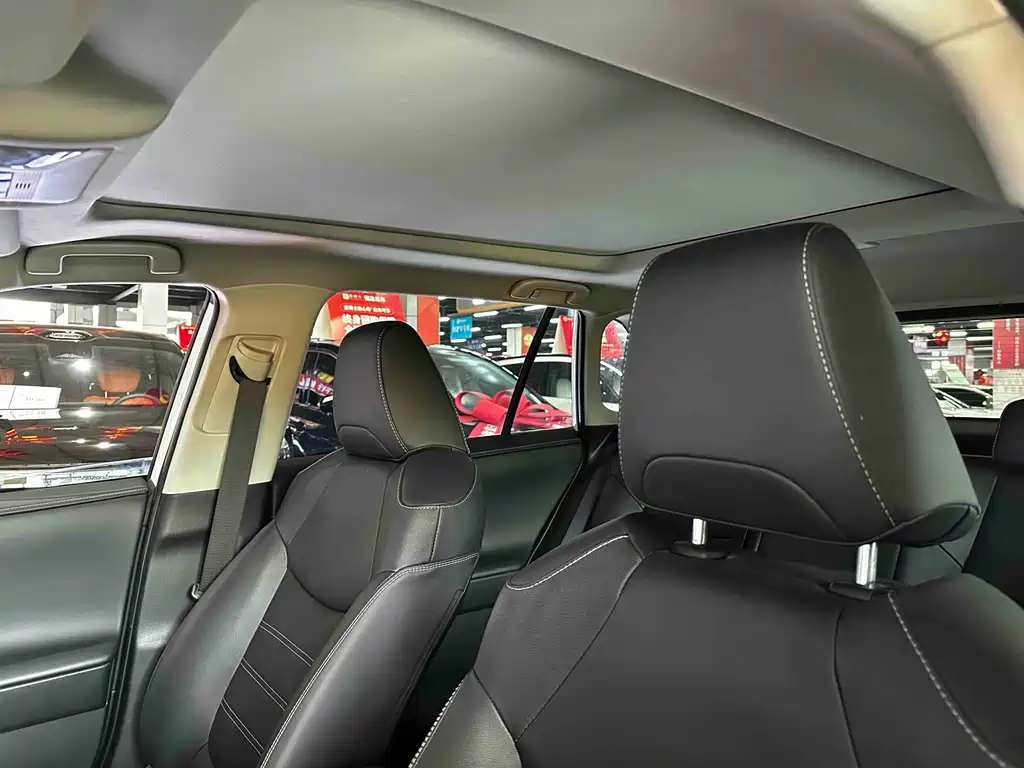 Toyota RAV4 — миниатюра 10