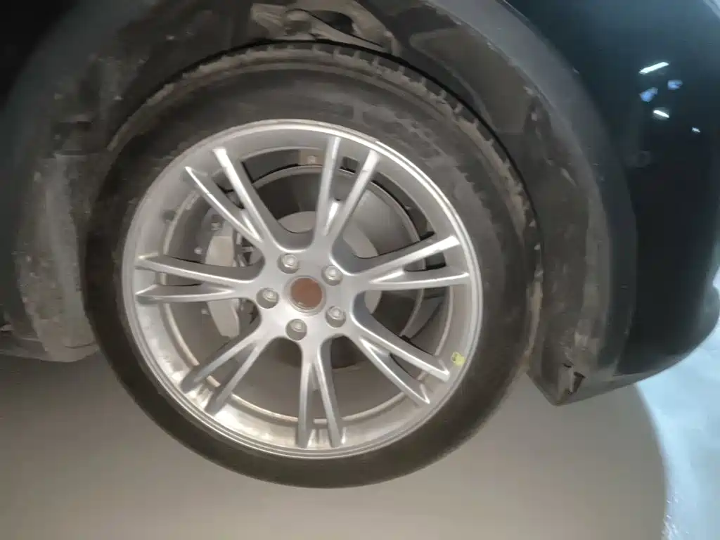 Tesla Model Y — миниатюра 25
