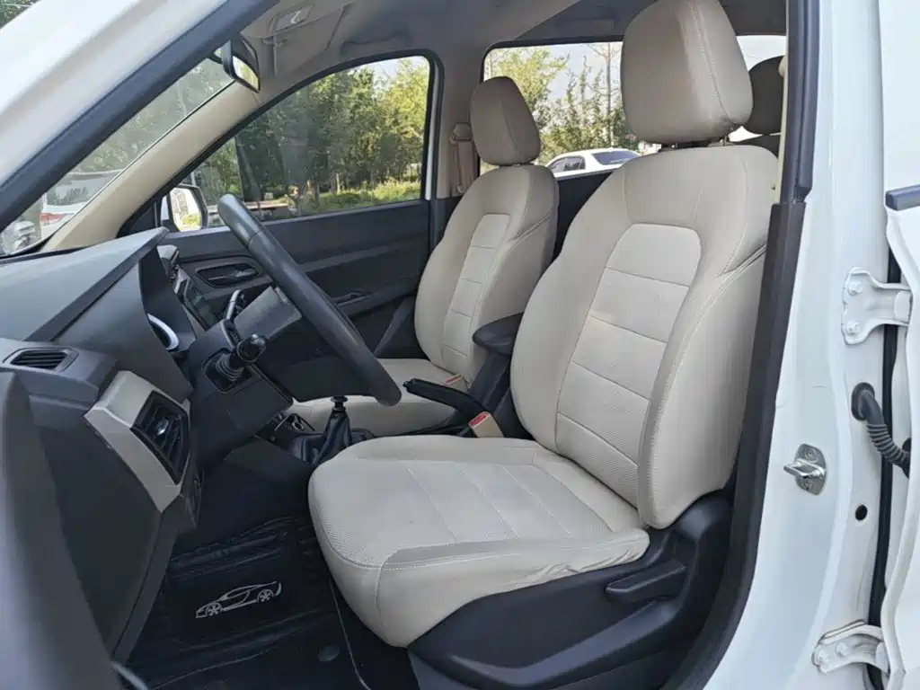 Wuling Hongguang — миниатюра 15